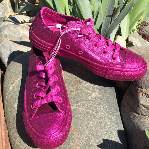 Converse Shoes - ✨Last 1!✨NWT Converse fuschia glitter M 4/ W 6